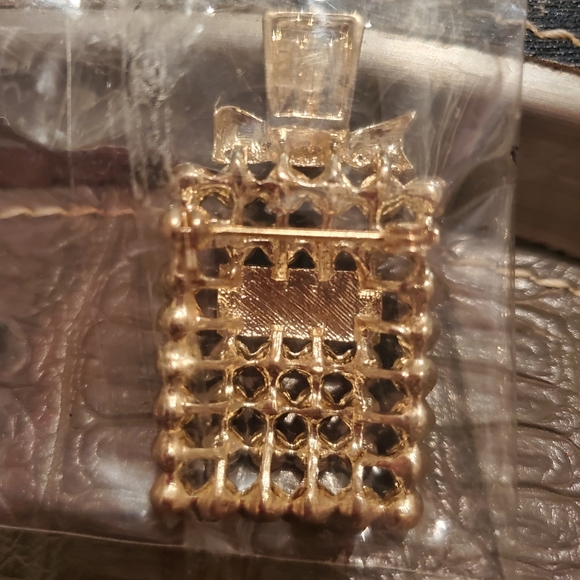 Brooch - Picture 2 of 2